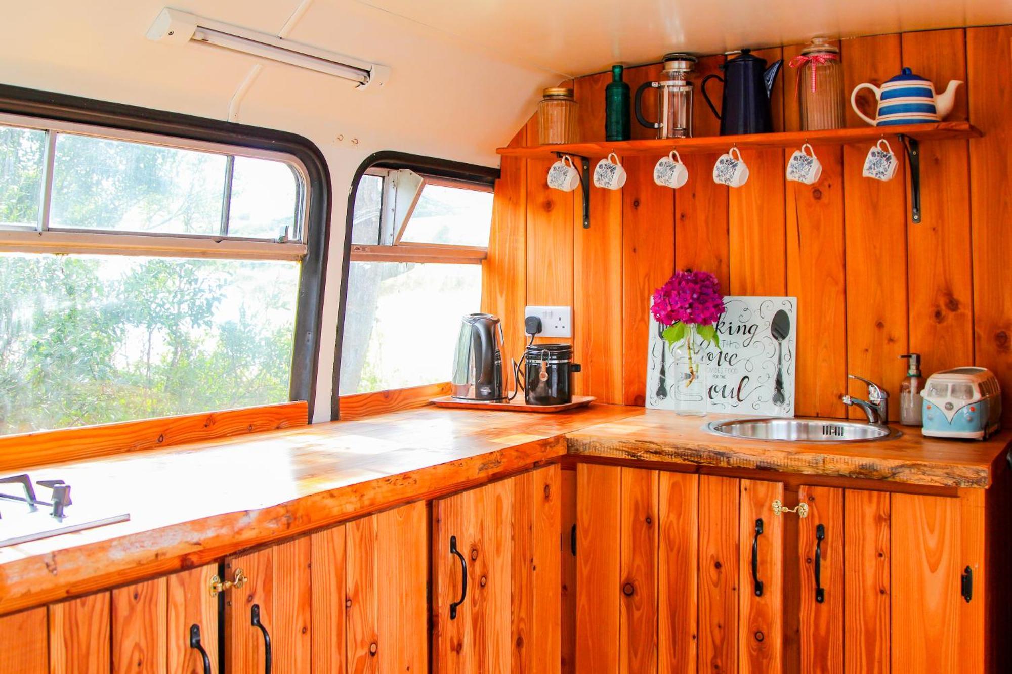 Hotel Double Decker Bus At Valentia Island Escape Chapeltown Exteriér fotografie