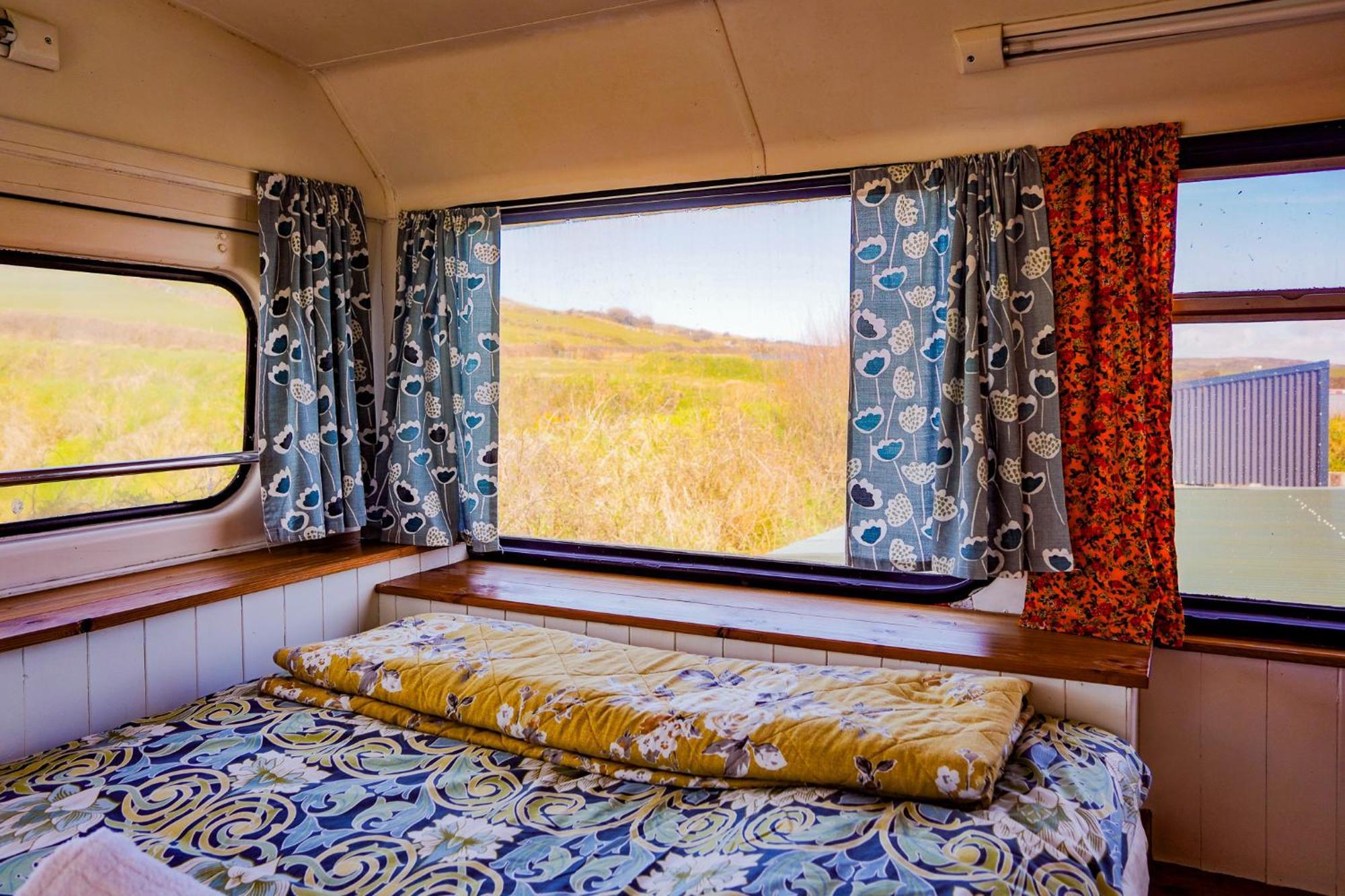 Hotel Double Decker Bus At Valentia Island Escape Chapeltown Exteriér fotografie